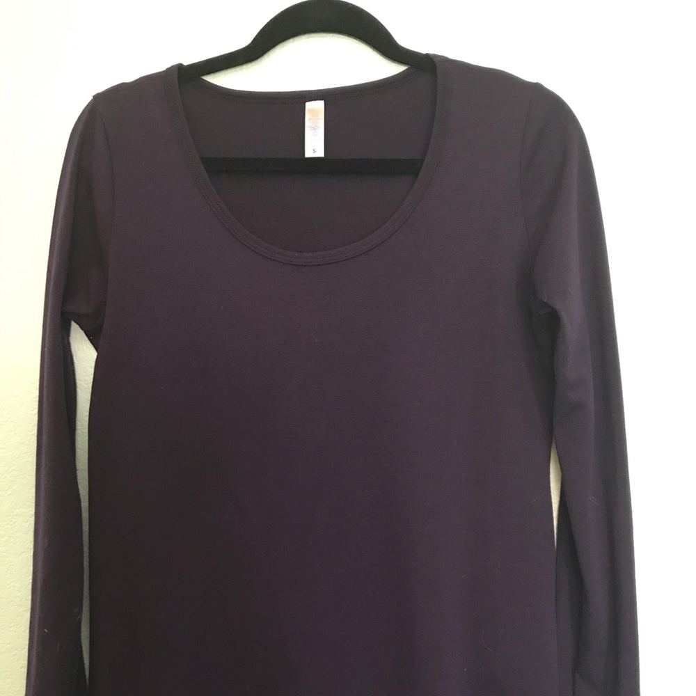 LULAROE Lynnae long sleeved t-shirt